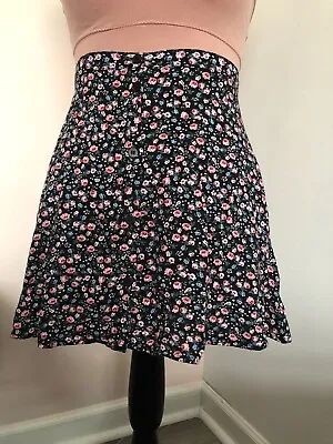 H&M Divided Floral Mini Short Skirt Size 4 High Waist Buttons Cottagecore Trendy • $11