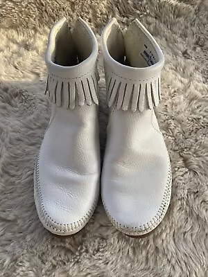 Minnetonka Back Zip Boot Fringe Moccasins Boho Wedding Womens 9 US White 284 • $26.99