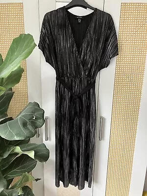 £5 • Buy New Look Black Silver Metallic Cropped Jumpsuit, Size 10