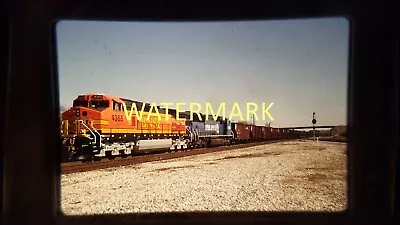 Dh05 Train Engine Locomotive 35mm Slide Railroad Bnsf4365 Youngstown Oh 1999 • $6.97