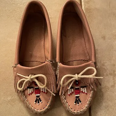 Minnetonka Pink Leather Thunderbird Bead Boat Moccasins Size 6.5 • $29