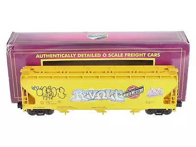 MTH 20-97522 O Gauge C&NW Garffiti 3-Bay Centerflow Hopper Car #7214 EX/Box • $105.31