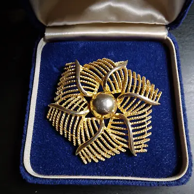 Large Pinwheel Brooch Gold Tone Metal Vtg Collectible Fashion Art Deco • $10