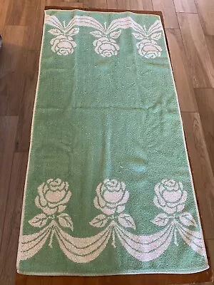 Vintage 1950s One Dundee Bath Towel White Roses On Green And Reverse Colorful • $9.95