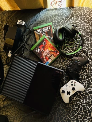 $200 • Buy Microsoft Xbox One 500GB Video Game Console - Black Great Condition + X2 Games