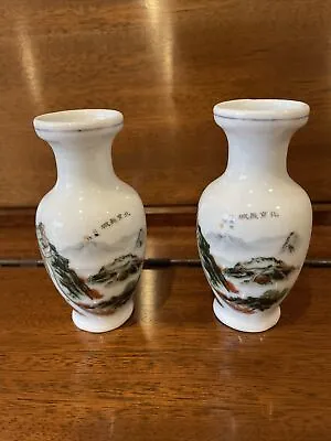 PAIR OF MINIATURE CHINESE PORCELAIN VASES Great Wall Pattern • £10