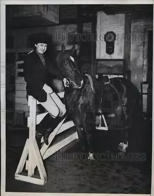1933 Press Photo New York Marjorie Hocking With Tramp Junior Horse Show NYC • $16.99