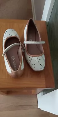 M And S Footglove Cream Ballerina Shoes Size 4.5 • £7.50