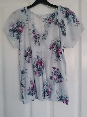 Vanilla Sands Ladies Top - Size 8 • £5.50