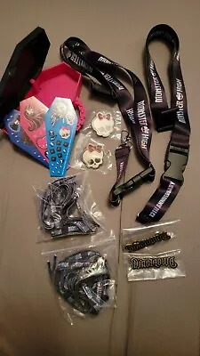 SDCC 2023 MATTEL MONSTER HIGH 2 SETS - LANYARD PINS SHOELACES + Bonus Case • $100