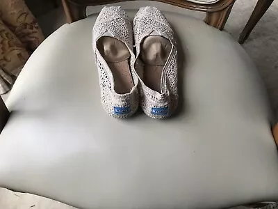 Toms Flats 8.5 • $9