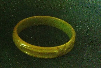 Vintage Carved Jade Green Bakelite Bangle Bracelet ~ Lovely Detail • $24.99