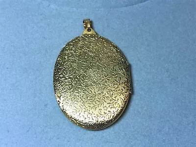 Vtg 1 3/4 X 2 3/4  Oval Closed Embossed Gold Tone Locket Pendant For 2 Pictures  • $25