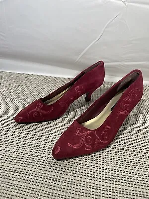 £20 • Buy Vintage Size 8 Pink Magenta Embroidered Low Heel Suede Court Shoes Predictions