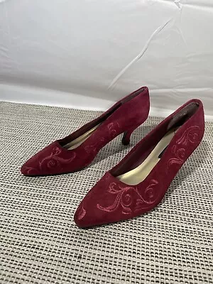 £20 • Buy Vintage Size 8 Pink Magenta Embroidered Low Heel Suede Court Shoes Predictions