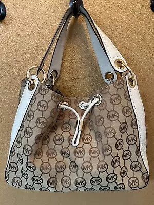 Michael Michael Kors Hand Bag EY-1601 • $10