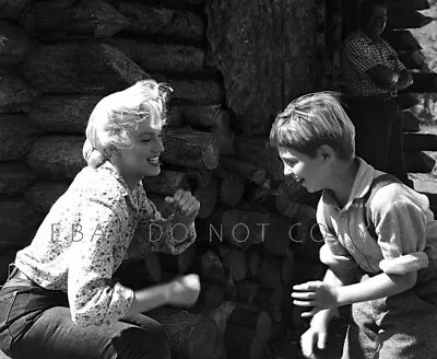 MARILYN MONROE 1953 One Of A Kind Play Boxing Set RIVER OF NO RETURN 8x10  PHOTO • $23.79