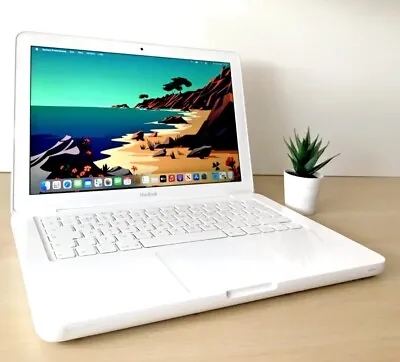 Apple MacBook 13  Core 2 Duo 2.4Ghz 250GB White Unibody 2010 • £99.99