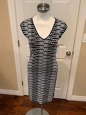 M Missoni Black & White Geometric Knit Pencil V-Neck Dress Size 38 (IT) 2 (US) • $91.80