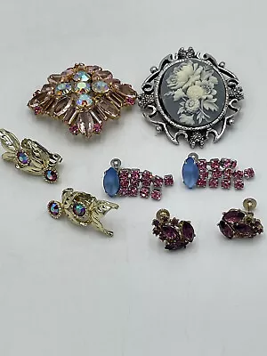 Vintage 8 Piece Estate Jewelry Retro Fashion Pins Brooches Blue Cameo Earrings • $24.88