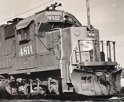 Southern Pacific Railroad SP #4811 GP38-2 Electromotive Train Photo Herington KS • $16.97