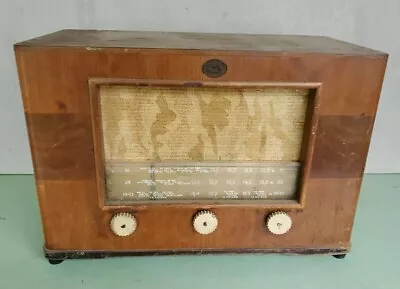 RCA Model Q17 1940's Tube Radio  • $127