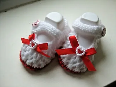 PAIR HAND KNITTED BABY SHOES In RED/WHITE WITH  RED BOW Size 0-3 MONTHS (4) • £3.50