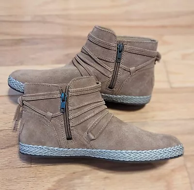 New Women's Ugg Suede Varney Ankle Boot Size 9 • $69.99