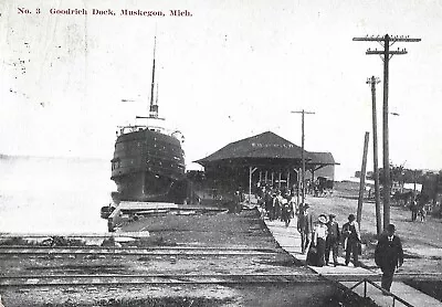 Folks Arriving At Goodrich Dock Muskegon MI; Nice 1911 PPC • $16.25