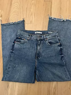 EUC Zara High-Waisted Wide-Leg Blue Jeans 38 6 Frayed Bottom • $9.99