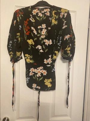 £2.50 • Buy Topshop Floral Blouse Size 10