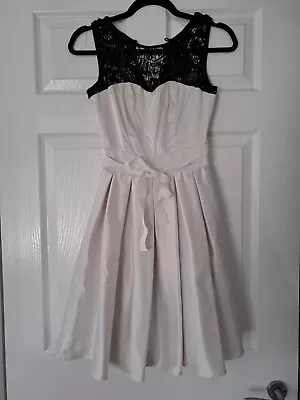 Review Dress Size 6 • $10