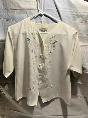 Womens Voir Button Up  Embroidered Top Size Medium   EUC  Beautiful Top • $8.87