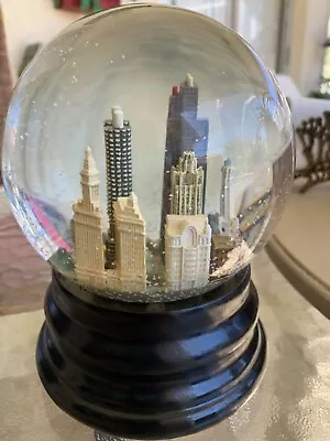 Saks Fifth Avenue Three Jays Imports Chicago Musical Snow Globe • $20