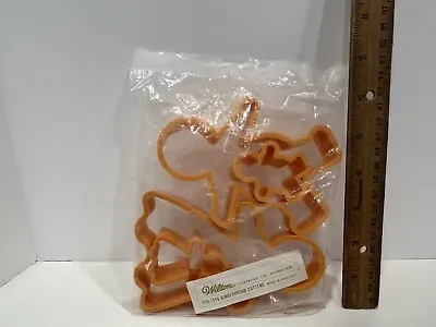 Vintage  Wilton 4 Piece Gingerbread Family Cookie Cutters Set Plastic Hong Kong • $9.99