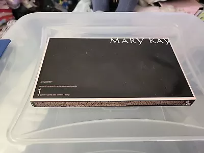 Mary Kay PRO PALETTE Unfilled Large Magnetic Compact  127861 • $17.99