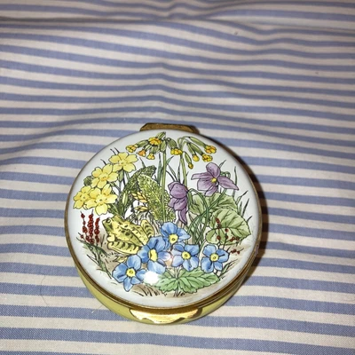 $30 • Buy VINTAGE CRUMMLES Mi ENGLAND 2.25  HINGED LID ENAMELED FLOWERS W/FROG TRINKET BOX