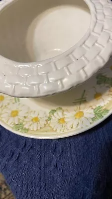 Metlox Poppytrail Sculptured Daisy Gravy Boat With Attached UnderPlate Excellent • $12