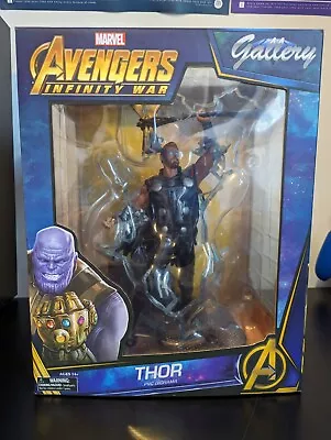 Thor Statue - Avengers: Infinity War - Diamond Select Toys - Marvel - Boxed • £40