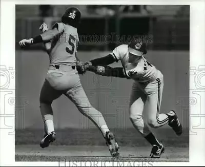 1988 Press Photo Ron Washington Tags Out Randy Kutcher In Fourth Inning • $16.99