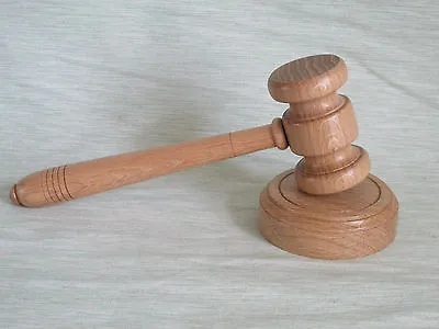 GAVEL And  BLOCK IN OAK TRADITIONAL FULL SIZE AUCTIONEER BEST MAN WEDDING CLUB • £30.99