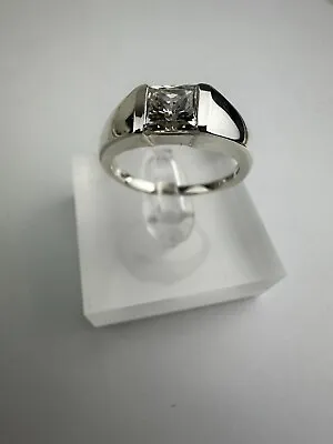 925. Solid Silver Clear  Stoned  Ladies Ring Size UK  R  Ship Worldwide • £27