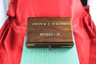 Smith & Wesson Revolver Wooden Storage / Display Case Box • $74.95