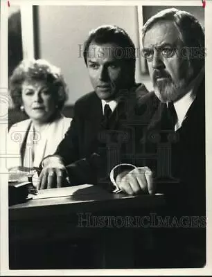 1991 Press Photo Raymond Burr Barbara Hale And Michael Nader On  Perry Mason  • $19.99