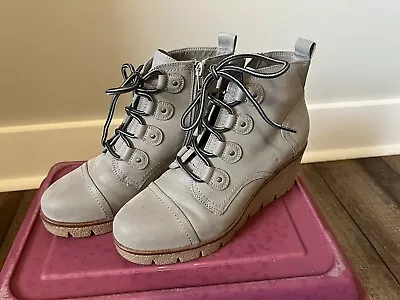 Mia Chunky Grant Combat Ankle Boots Women's 8 Khaki Sole Gray Upper Zip Lace Up • $12.99