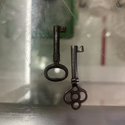 $5 • Buy Vintage Lot Of 2 Cabinet Keys Lot A