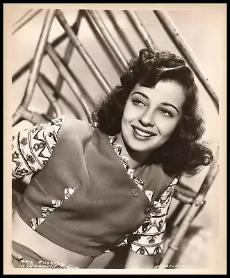 HOLLYWOOD BEAUTY GAIL RUSSELL ALLURING POSE 1940s STUNNING PORTRAIT Photo 701 • £289.53