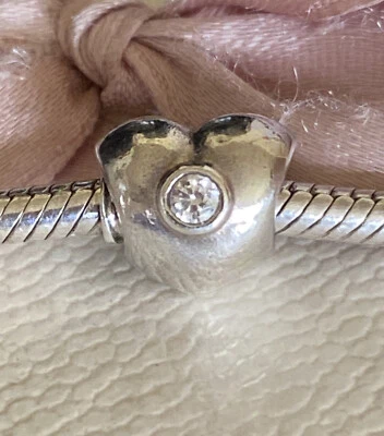 £12 • Buy Genuine Pandora Sparkling Heart Charm 790134CZ