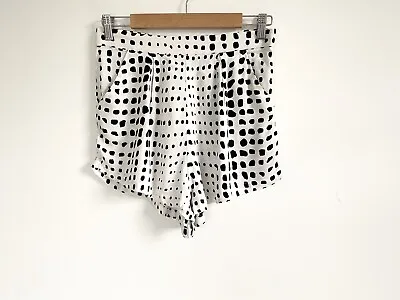 Zulu & Zephyr Size 12 Ladies Shorts Cream With Black Pebble Print Elasticated  • $24.99