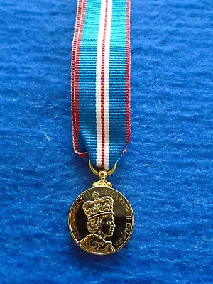 New Erii Queens Golden Jubilee 2002 Miniature Medal & Ribbon • £6.99